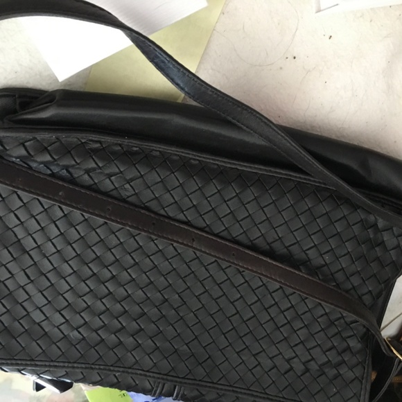 Beautiful woven leather Italian shoulder bag - Picture 2 of 7